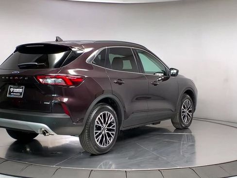 New 2023 Ford Escape SE w/ PHEV Premium Package FWD image 8