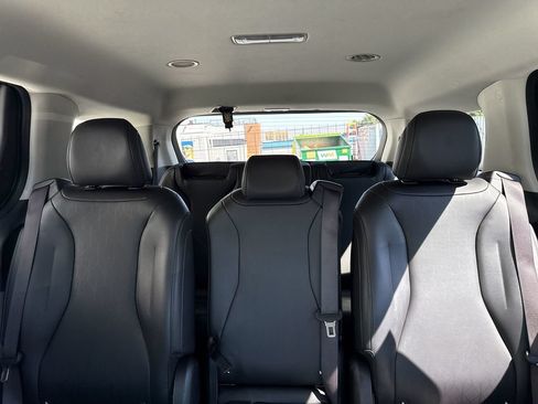 Certified 2025 Kia Carnival FWD image 25