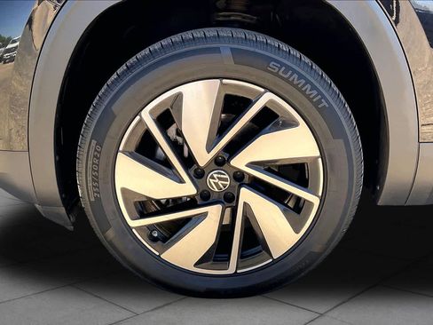 Used 2024 Volkswagen Atlas SE AWD/4WD image 11