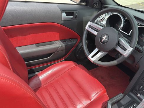 Used 2006 Ford Mustang Convertible RWD image 12