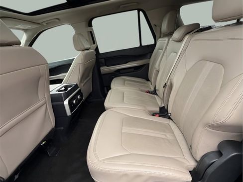 Used 2022 Ford Expedition Max Limited image 16