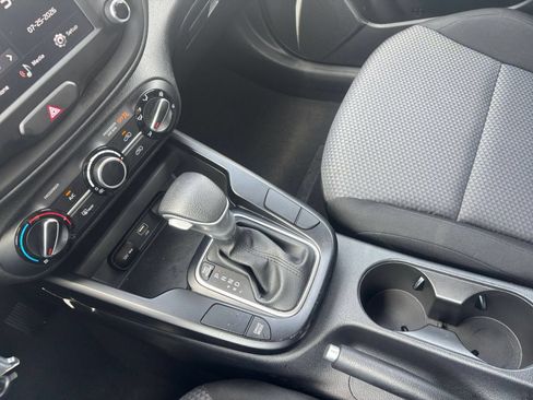 Used 2025 Kia Soul LX w/ LX Technology Package FWD image 39