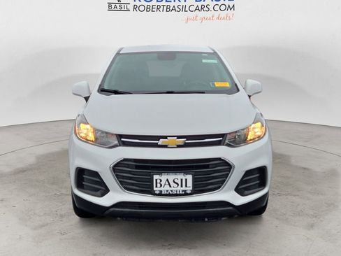 Used 2022 Chevrolet Trax LS w/ Tint and Cruise Package image 8