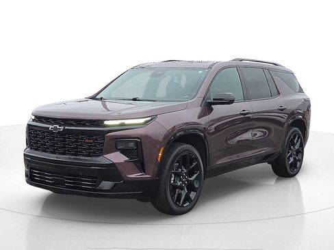 Used 2024 Chevrolet Traverse RS image 2