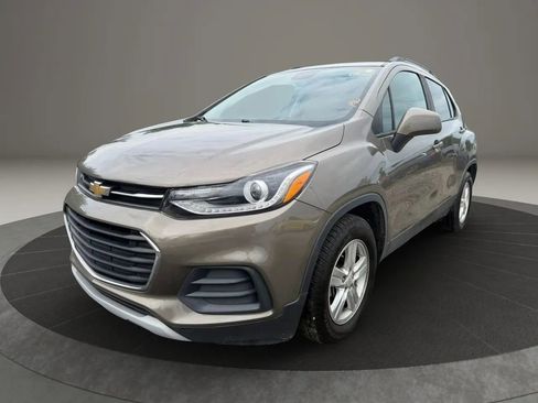 Used 2021 Chevrolet Trax LT FWD image 1