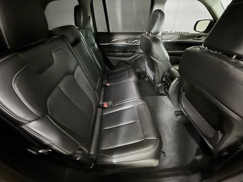 Used 2023 Jeep Grand Cherokee Limited w/ Black Appearance Package image 27