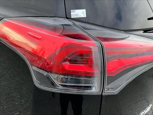 Used 2016 Toyota RAV4 Limited image 28