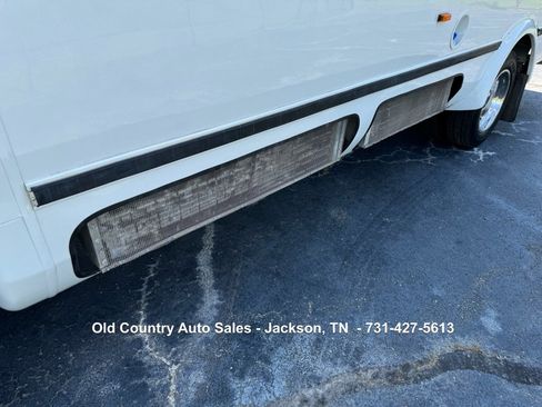 Used 2012 Ford F550 2WD Regular Cab Super Duty w/ Payload Upgrade Pkg image 12