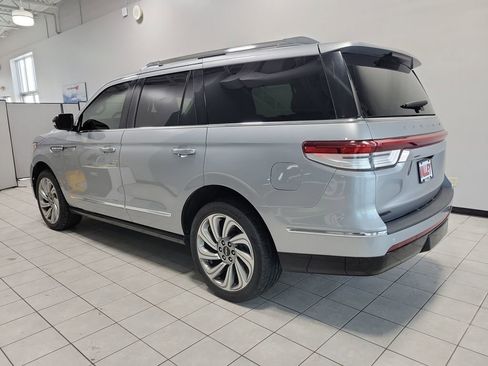 Used 2022 Lincoln Navigator Reserve image 4