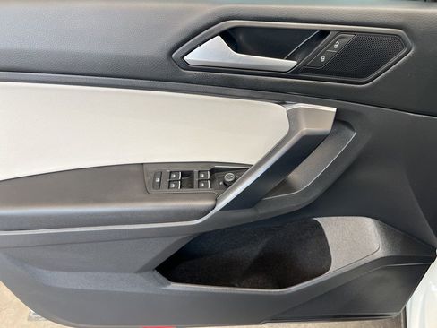 Used 2021 Volkswagen Tiguan SE w/ Panoramic Sunroof Package image 12