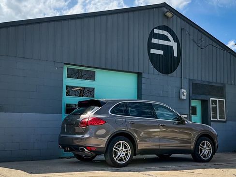 Used 2014 Porsche Cayenne Diesel w/ Comfort Plus Package AWD/4WD image 9