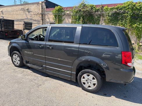 Used 2012 Dodge Grand Caravan SE FWD image 8