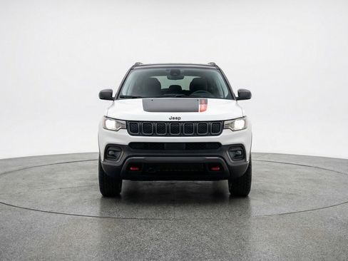 Used 2025 Jeep Compass Trailhawk AWD/4WD image 1