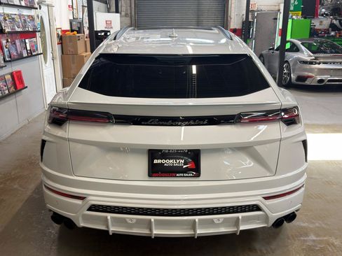 Used 2020 Lamborghini Urus AWD/4WD image 9