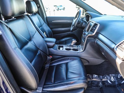 Used 2017 Jeep Grand Cherokee Limited image 16