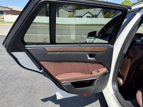 Used 2014 Mercedes-Benz E 350 4MATIC Wagon image 16