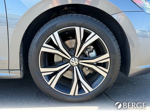 Used 2021 Volkswagen Passat 2.0T SE image 11