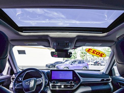 Certified 2023 Toyota Highlander XLE image 20