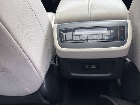 Used 2022 Nissan Pathfinder SV w/ SV Premium Package AWD/4WD image 30