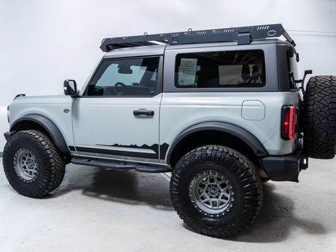 Used 2023 Ford Bronco Wildtrak image 2