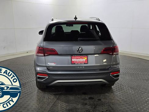 Used 2022 Volkswagen Taos SE FWD image 6
