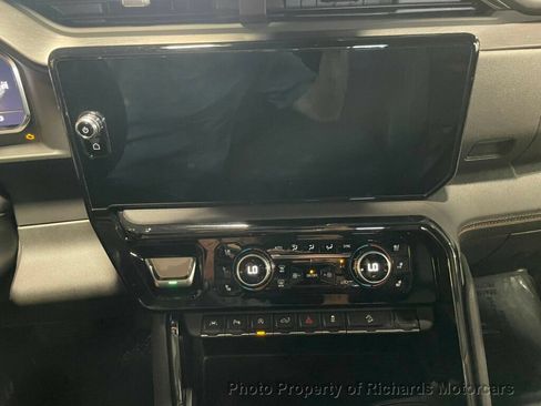 Used 2024 GMC Sierra 1500 AT4 w/ AT4 Preferred Package AWD/4WD image 14
