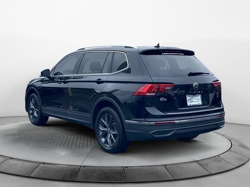 Used 2023 Volkswagen Tiguan SE FWD image 3