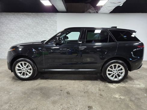 Used 2025 Land Rover Range Rover Sport SE image 2