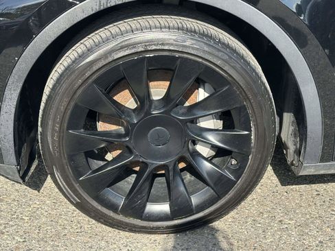 Used 2023 Tesla Model Y Long Range AWD/4WD image 12