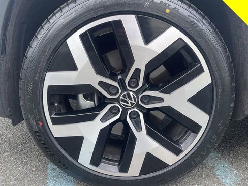 Certified 2023 Volkswagen Taos SEL AWD/4WD image 10