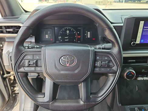 Used 2025 Toyota Tacoma SR5 AWD/4WD image 19