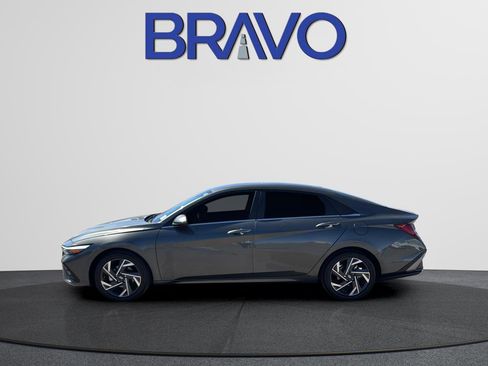 Used 2025 Hyundai Elantra Limited image 2