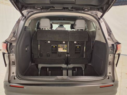 Certified 2021 Toyota Sienna XLE image 28