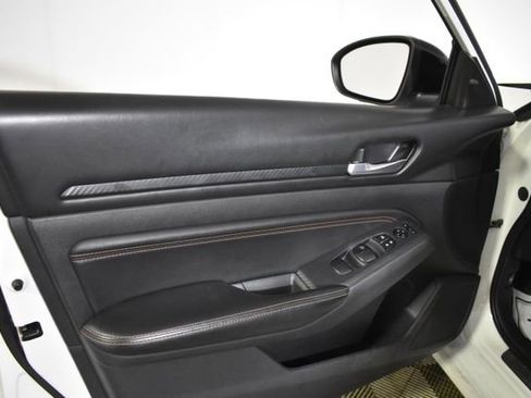 Used 2019 Nissan Altima 2.5 SR FWD image 7