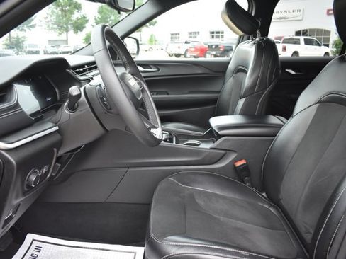 Used 2024 Jeep Grand Cherokee Altitude RWD image 13