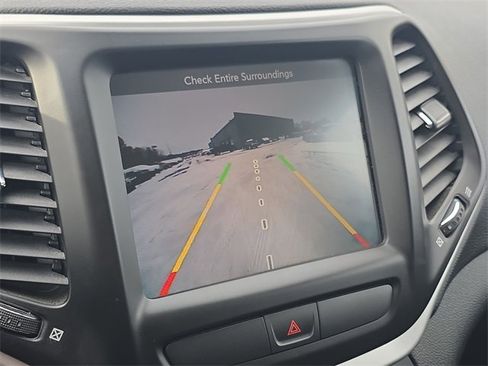 Used 2016 Jeep Cherokee Trailhawk image 17