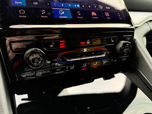 New 2025 Jeep Grand Cherokee Limited w/ Trailer Tow Package image 21