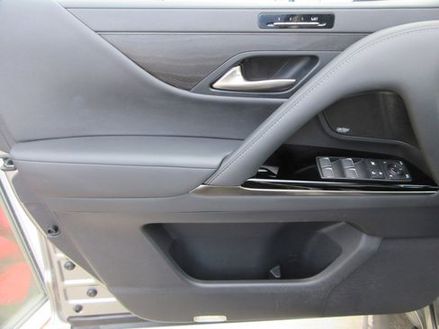 Used 2024 Lexus LX 600 4WD w/ Luxury Package image 32