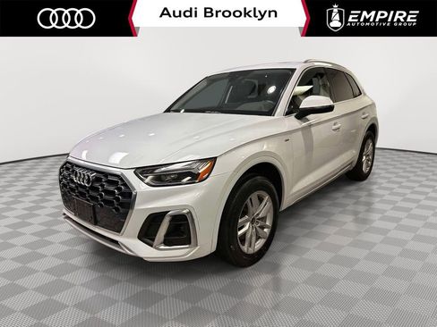 Used 2023 Audi Q5 2.0T Premium w/ Convenience Package image 1