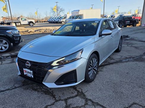 Used 2023 Nissan Altima 2.5 SV image 6