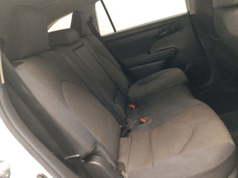 Used 2022 Toyota Highlander L image 19
