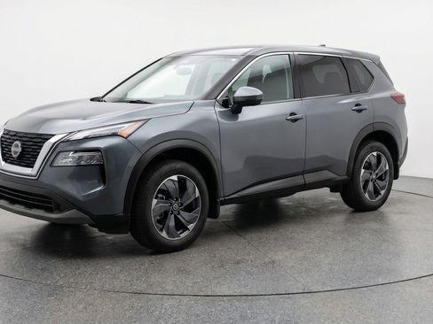 Used 2025 Nissan Rogue SV FWD image 3