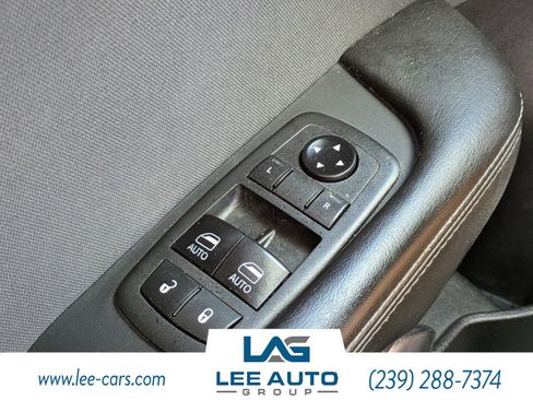 Used 2019 Dodge Challenger SXT image 17