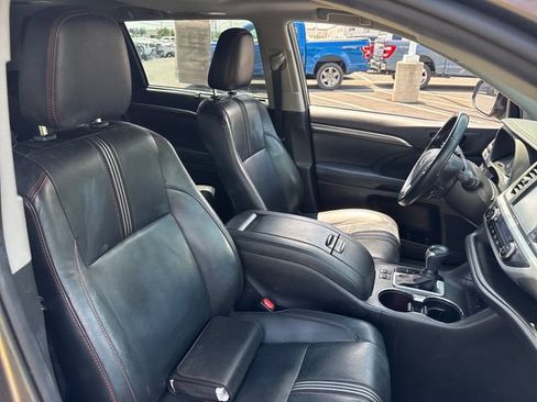 Used 2019 Toyota Highlander SE AWD/4WD image 13
