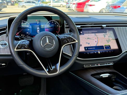 Used 2025 Mercedes-Benz E 350 4MATIC Sedan image 39