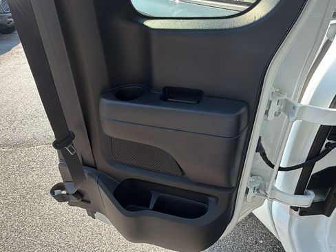 Used 2024 Nissan Titan SV AWD/4WD image 22