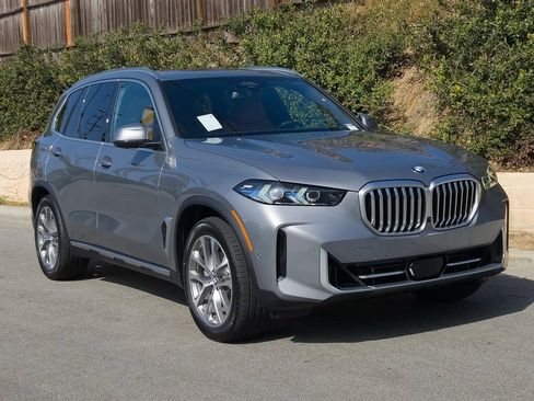 New 2026 BMW X5 xDrive40i w/ Premium Package image 2