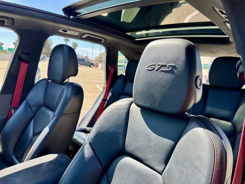 Used 2018 Porsche Cayenne GTS w/ Premium Package Plus AWD/4WD image 22