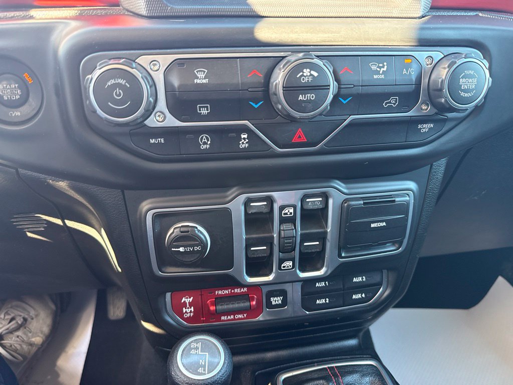 Used 2018 Jeep Wrangler Unlimited Rubicon AWD/4WD image 36