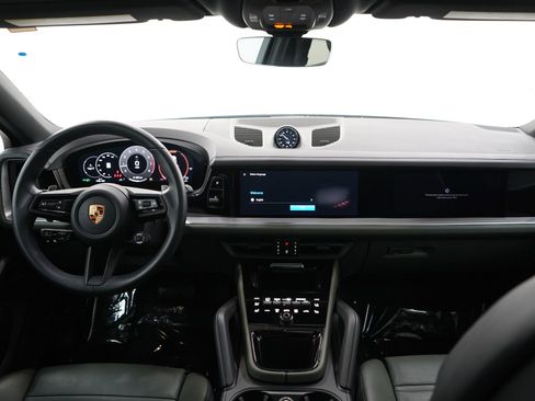Used 2024 Porsche Cayenne Coupe AWD/4WD image 13